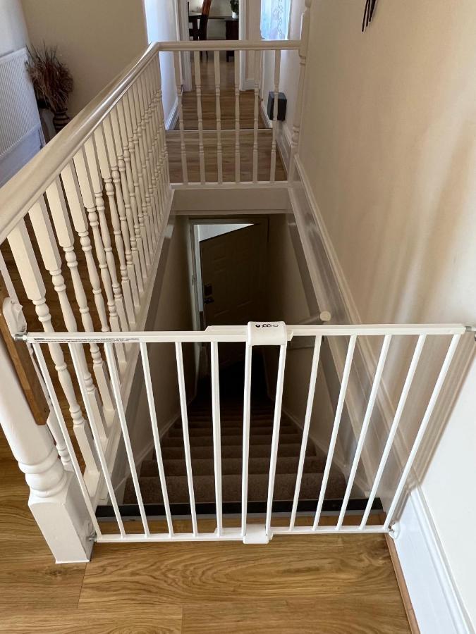 Stay In Yeovil Town Centre, Large 2 Bd Apt With Parking, Sleeps 4 Екстер'єр фото