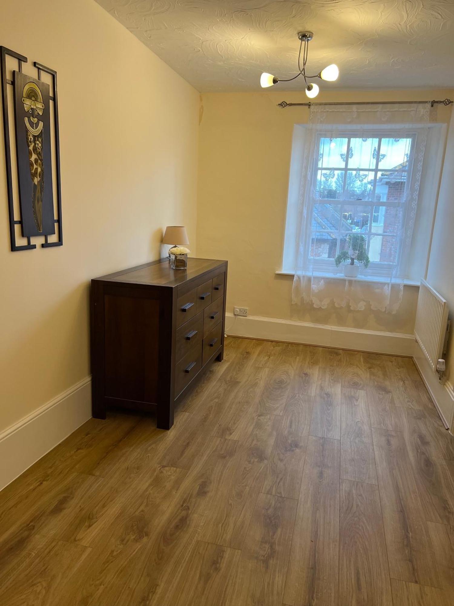 Stay In Yeovil Town Centre, Large 2 Bd Apt With Parking, Sleeps 4 Екстер'єр фото
