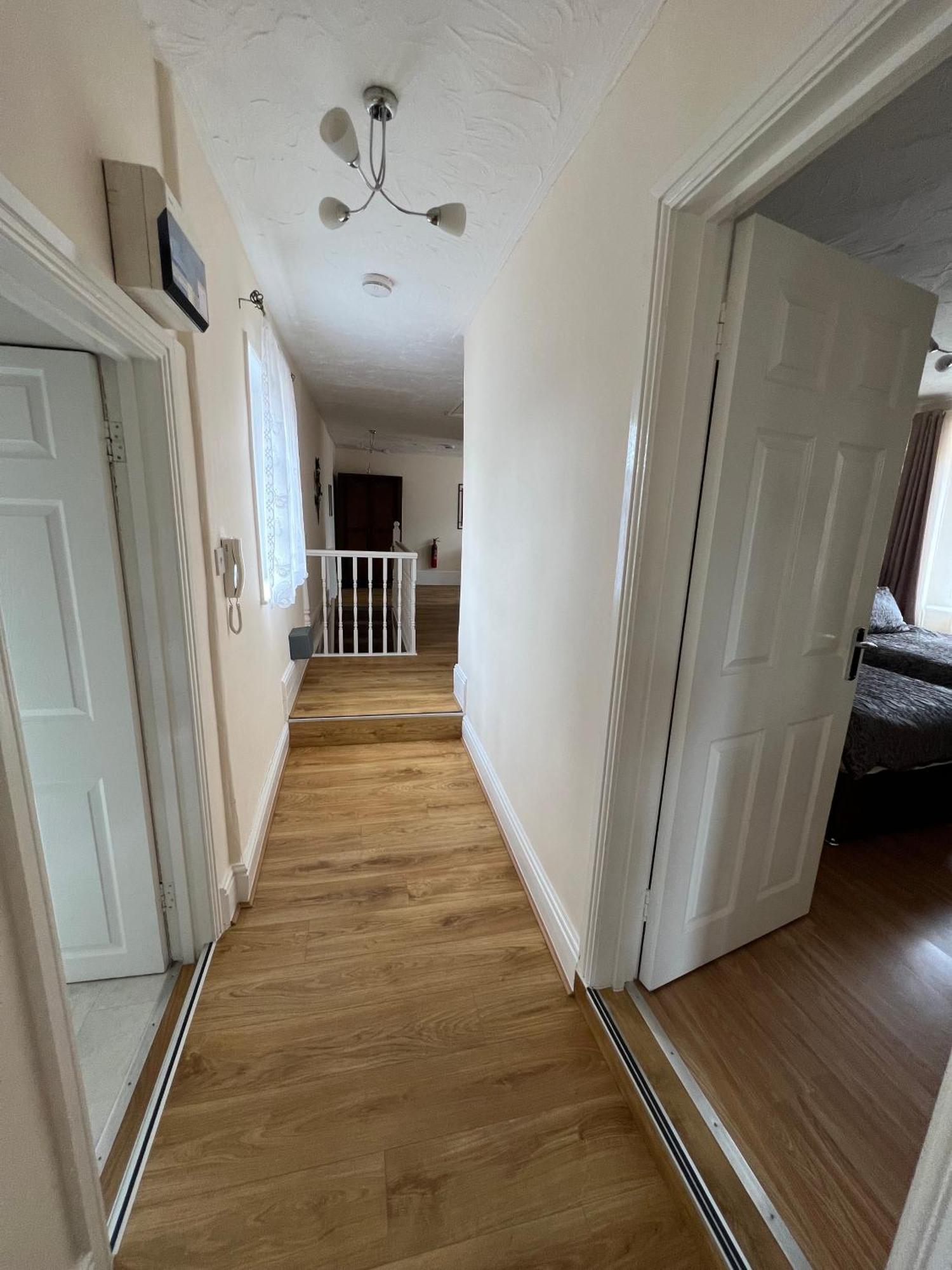 Stay In Yeovil Town Centre, Large 2 Bd Apt With Parking, Sleeps 4 Екстер'єр фото