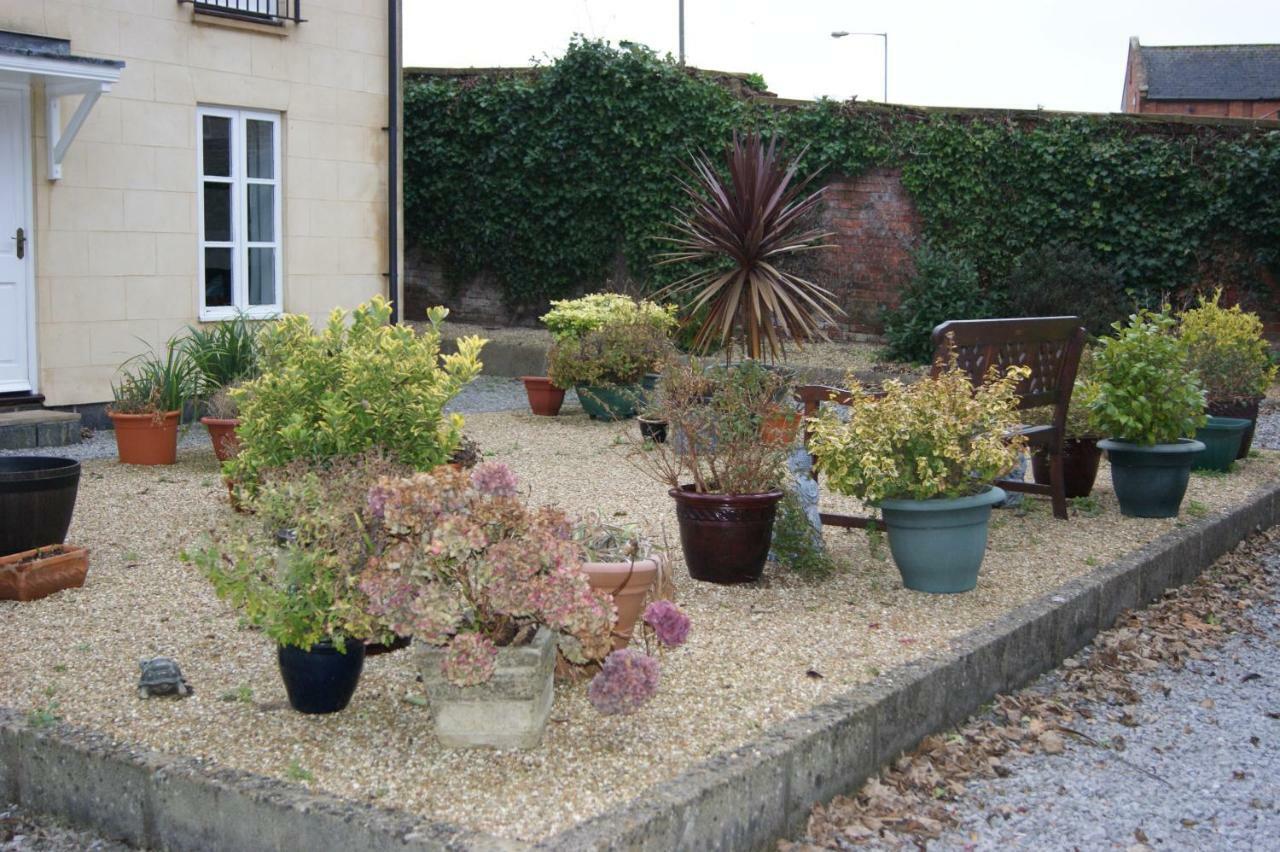 Stay In Yeovil Town Centre, Large 2 Bd Apt With Parking, Sleeps 4 Екстер'єр фото